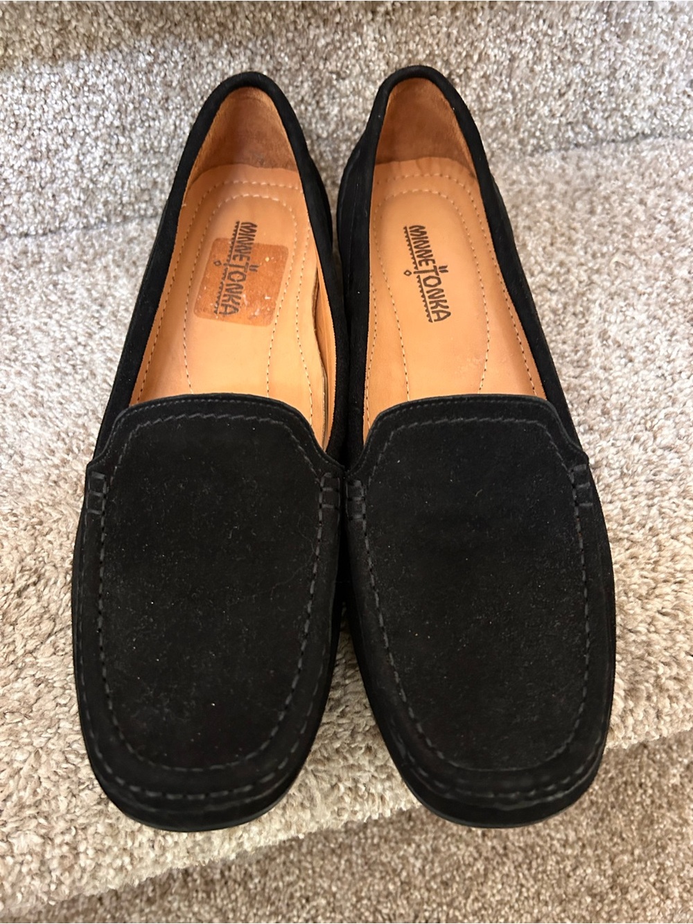 NWOT Minnetonka Black Suede Leather Driving Loafer Slip on shoes. SZ 11. Classic